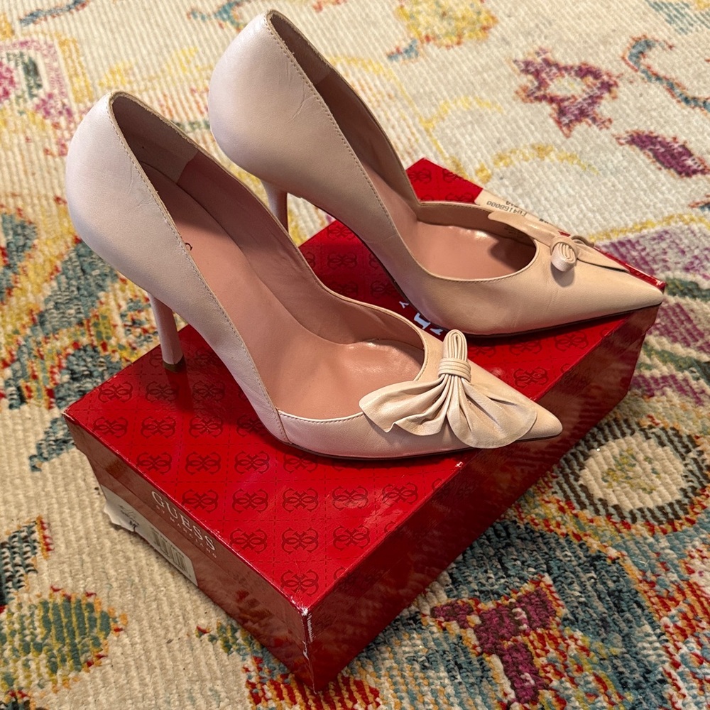 Guess by Marciano light pink leather Bow Accent Heels size 8